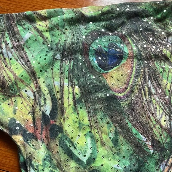 Jess & Jane- Peacock Feather Print Sequined Top - Picture 3 of 9